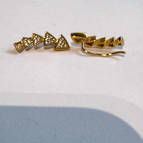 ✨ Stylish Vintage Climbers Gold Plated with Pave Crystals Earrings ✨ - Picture 3 of 16